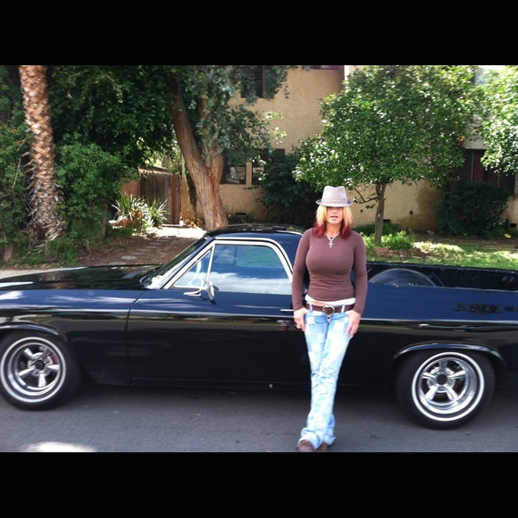 Meet your Posher, Dyan - Picture 2 of 2